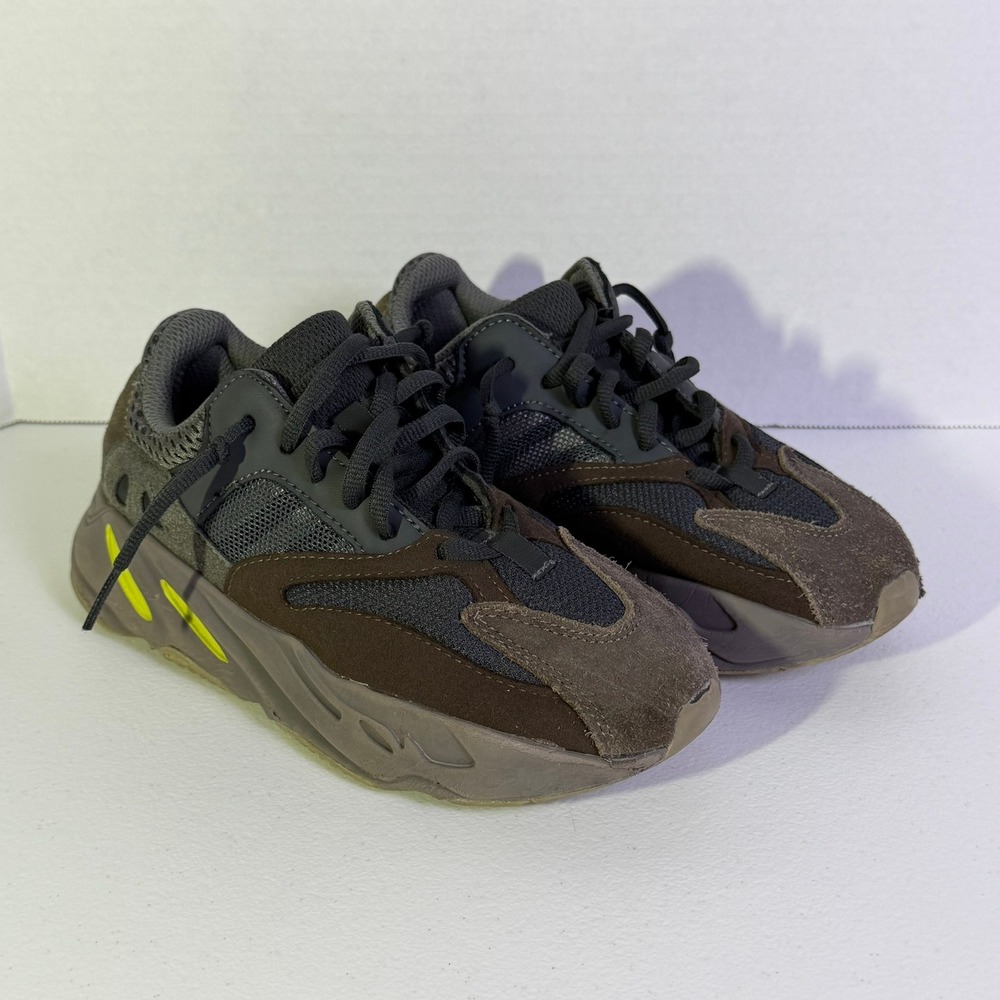 Adidas Yeezy Boost 700 Mauve Kids Shoes Size 3 EE9614 Brown Grey Neon
